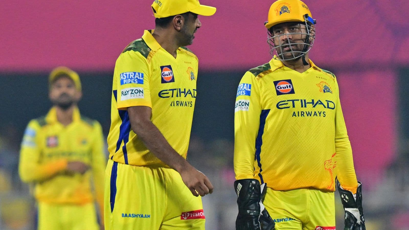 CSK Head Coach Race Heats Up With Morgan and Dhoni