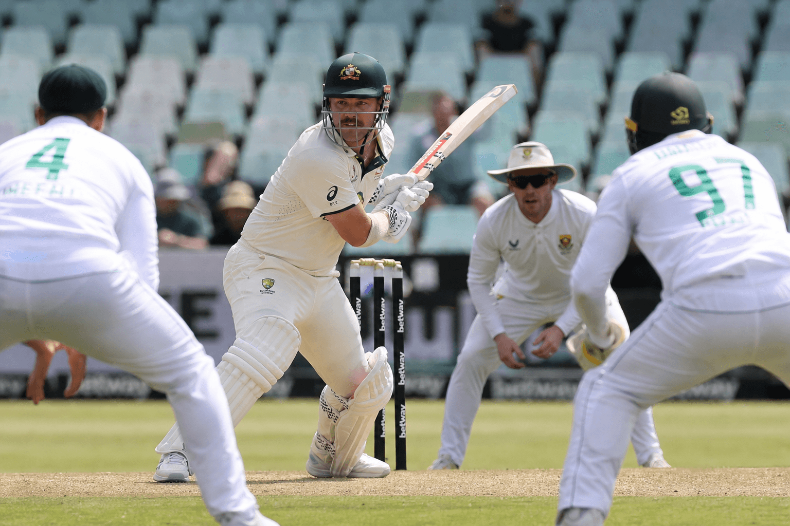 Travis Head Fights On as South Africa Close In at Gqeberha