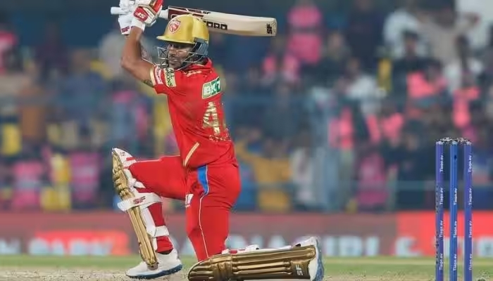 <p>After the SRH vs PBKS match, Harsha Bhogle makes amends with Shikhar Dhawan by saying, "That is where you build respect."</p>