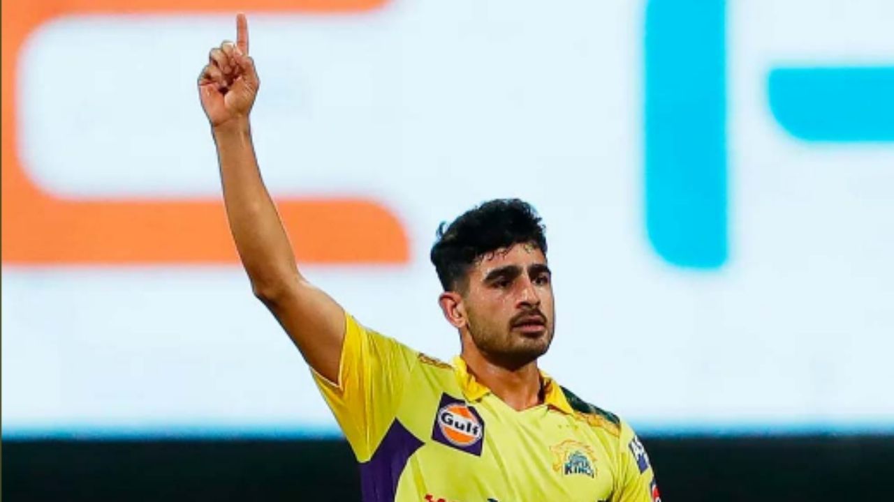 <p>IPL 2023: Akash Singh has been named as the Chennai SuperKings' substitute for the injured Mukesh Choudhary.</p>

