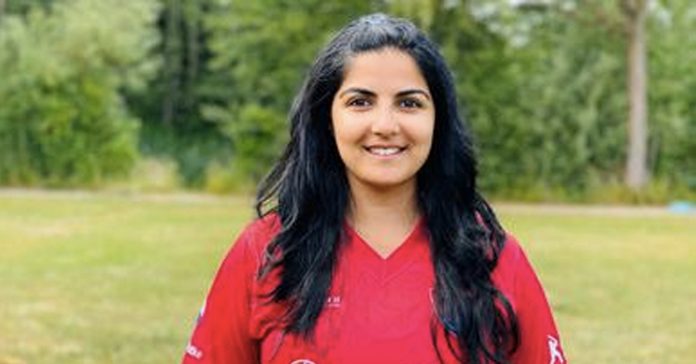 This Female Cricketer keeps Wickets For Husband in a T10 Match