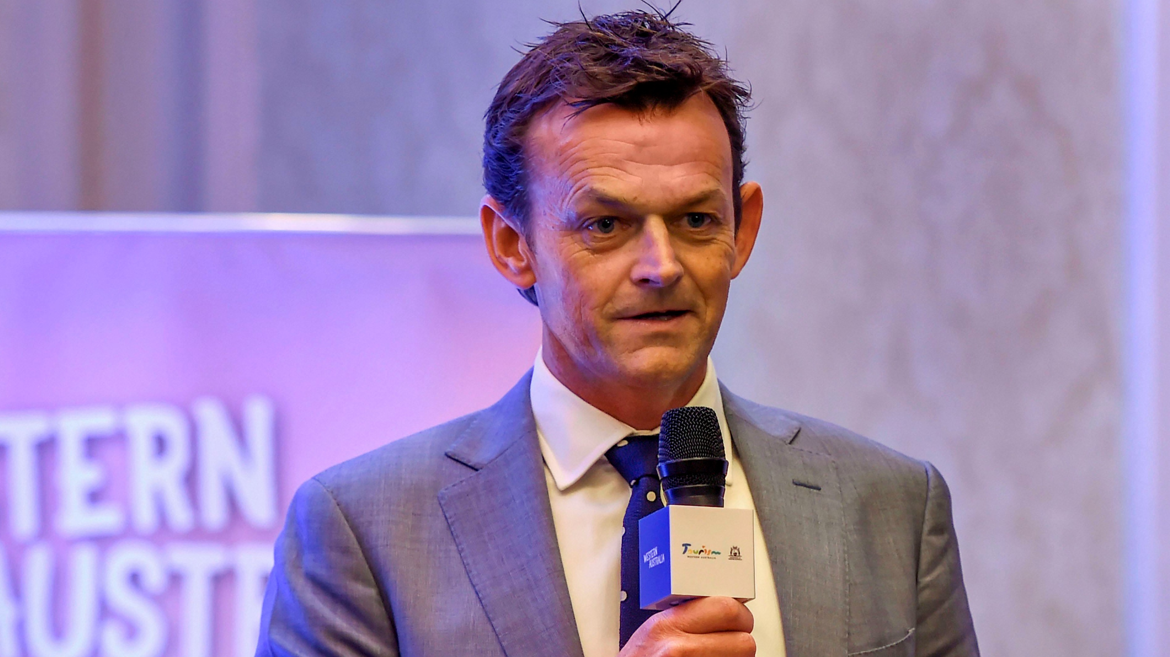 <p>Adam Gilchrist criticises Cricket Australia for mishandling Ashton Agar.</p>