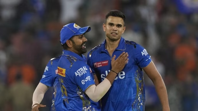<p>SRH vs MI, IPL 2023: Virender Sehwag praises Arjun Tendulkar after the last over action vs. SRH: Sachin must be a proud father.</p>