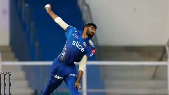 <p>According to reports, Jasprit Bumrah may travel to New Zealand for back surgery.</p>

