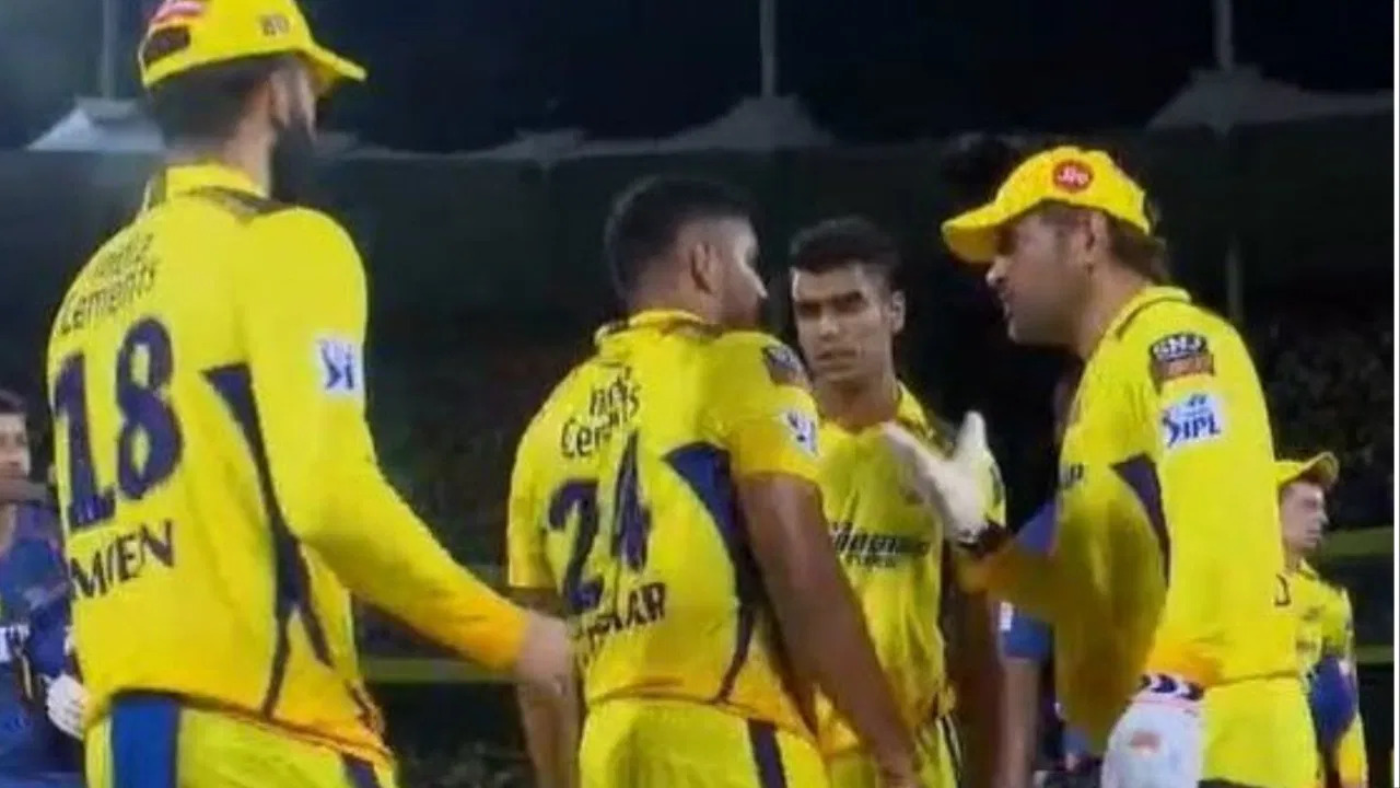 IPL 2023: MS Dhoni issues stern caution to CSK bowlers and threatens to quit despite victory.
