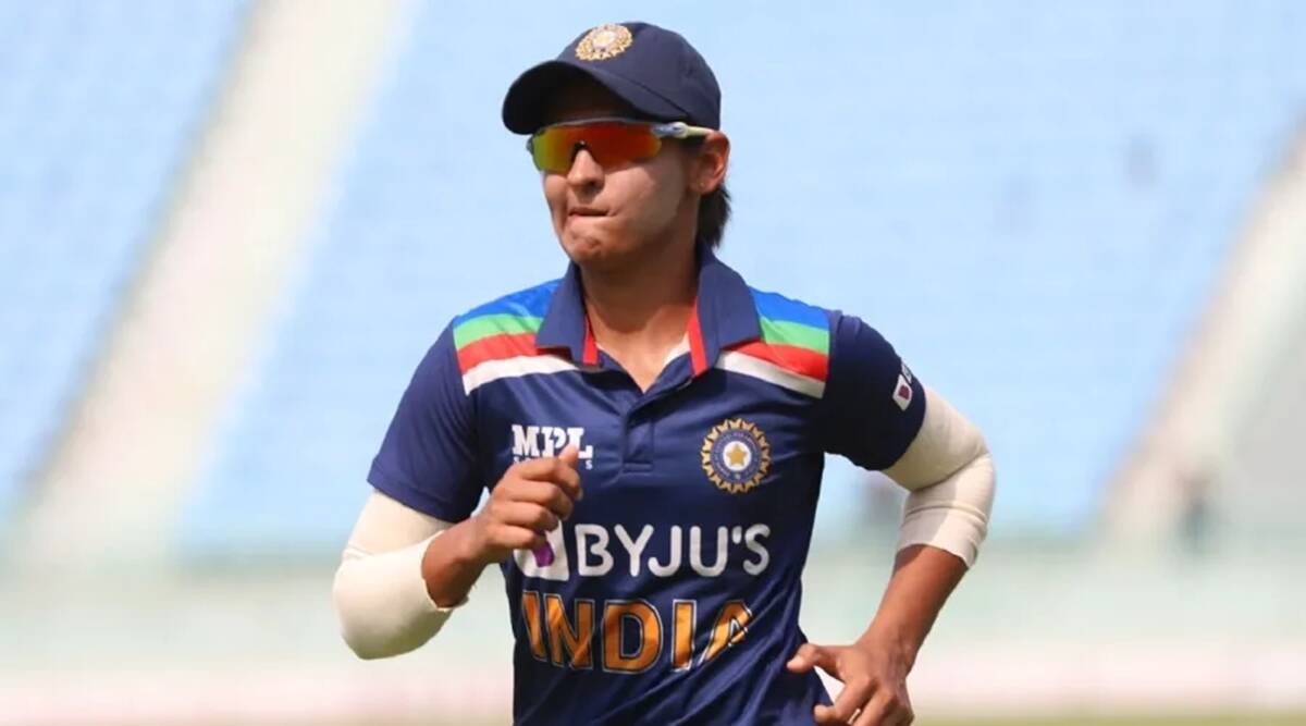 <p>'Let's do it for women's cricket!' Yuvraj Singh and Suresh Raina encourage fans to support Harmanpreet Kaur.</p>