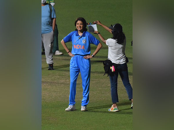 Anushka Sharma holds Vamika in viral pic, wraps up 'Chakda Xpress' Kolkata schedule