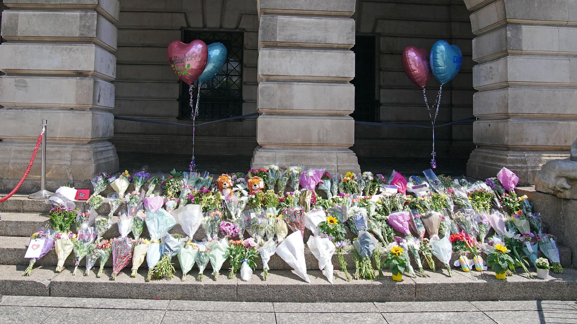 Ashes rivals unite in honour of Nottingham victims on opening day of series