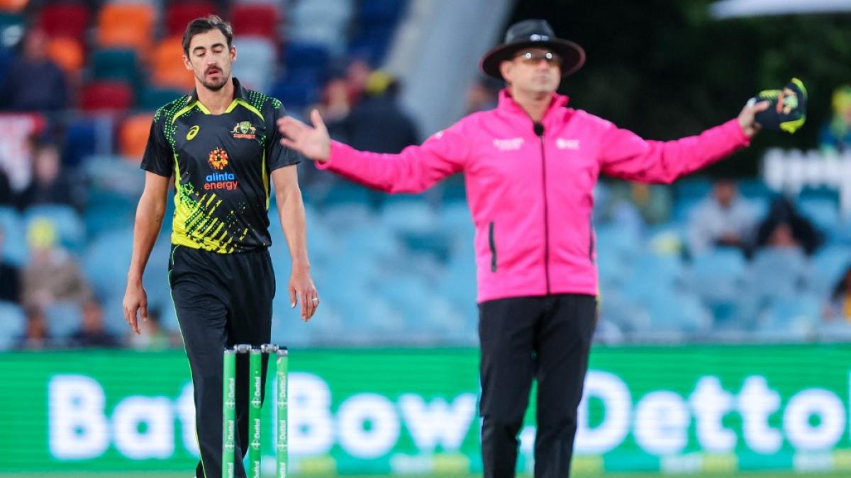 Australia pacer Mitchell Starc slammed for using Deepti Sharma's name to warn Jos Buttler 