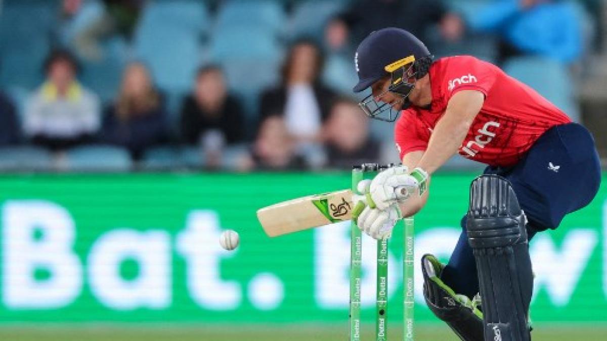 Australia vs England: Mitchell Starc warns Jos Buttler not to leave crease in on-field exchange