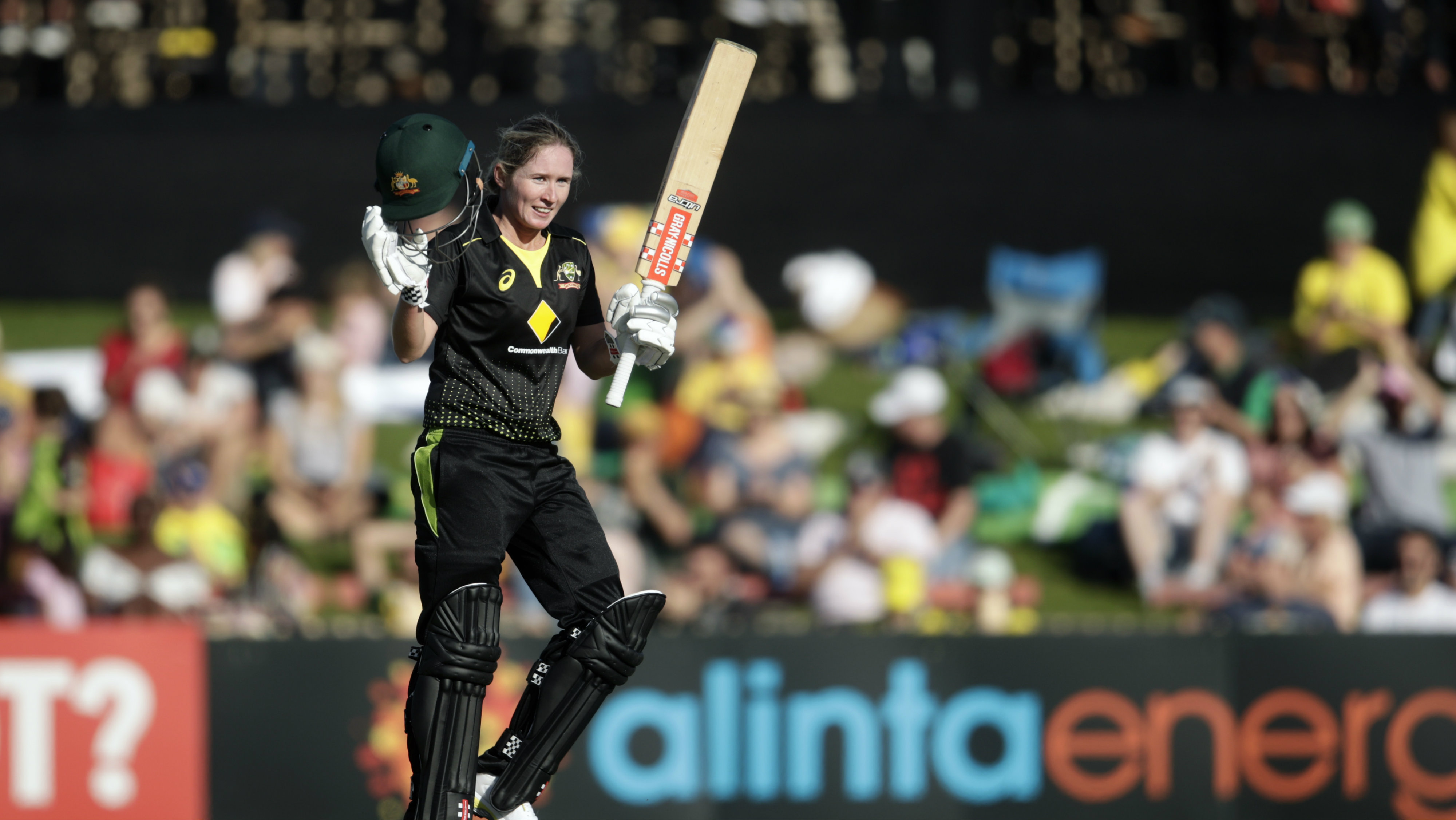Beth Mooney inspires Australia women's cricket team to record-breaking performance