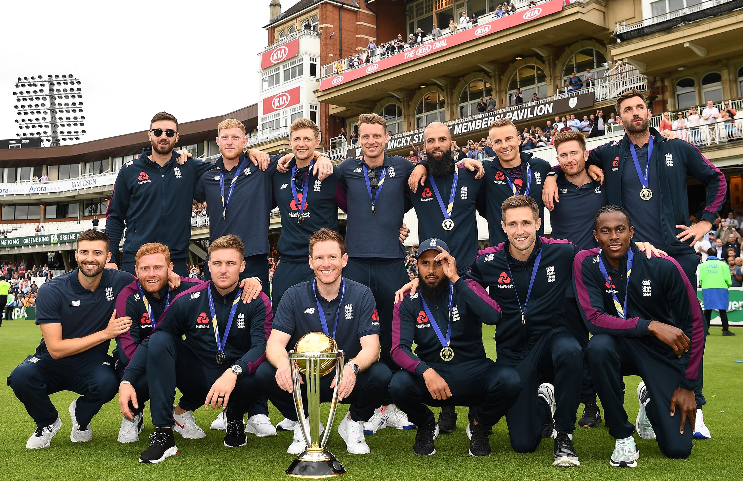 Britain chief Giles ignores umpiring contention
