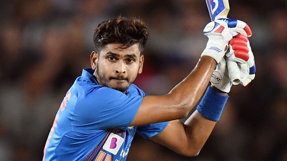 Capitals return to top of IPL with emphatic win over Sunrisers