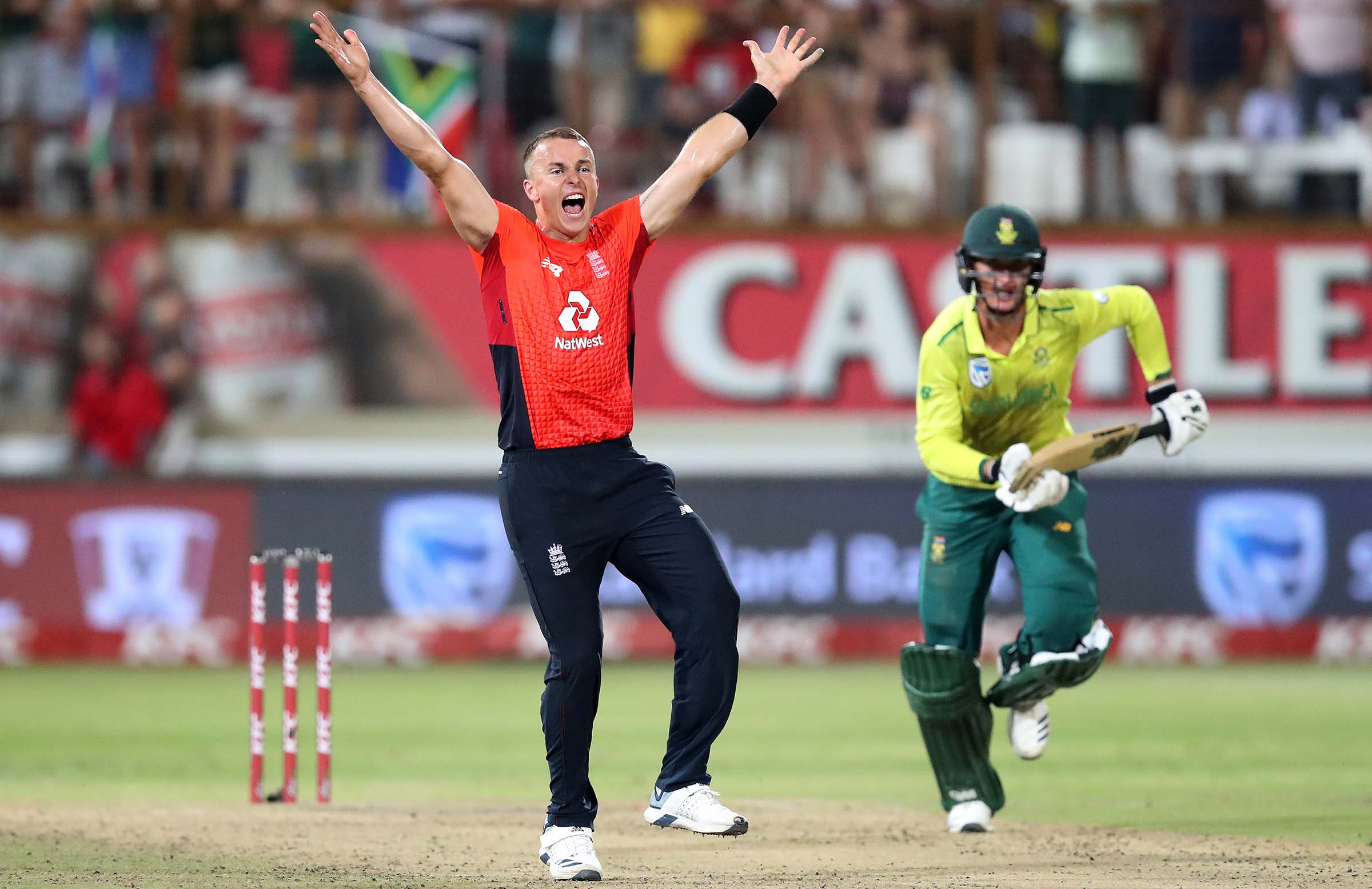 Curran holds nerve as England level series in thriller