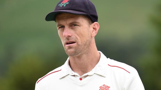 Dane Vilas: Lancashire captain says 'Everybody stuck their hand up' to help win promotion