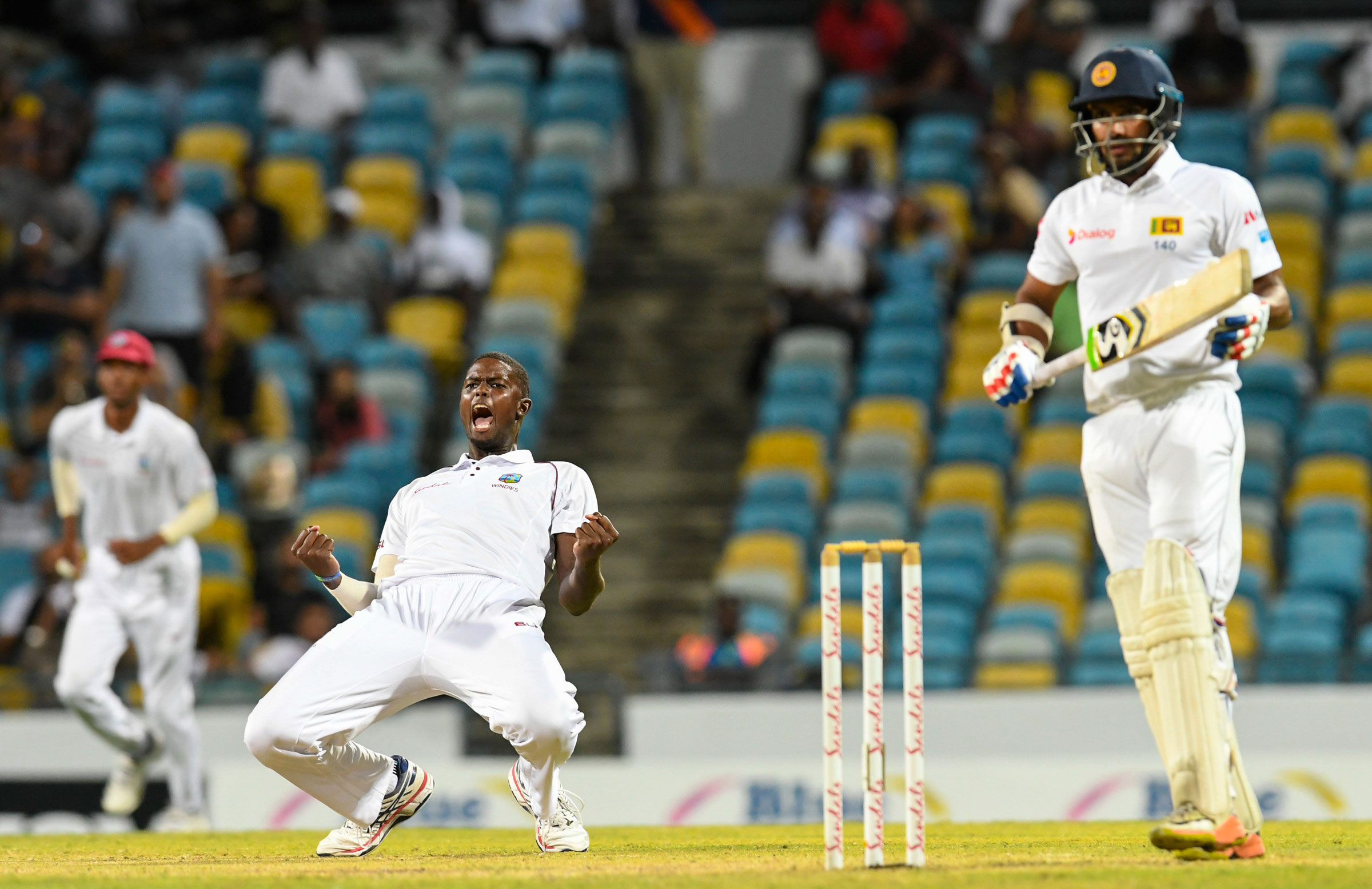 Dramatic day leaves third Test in balance 