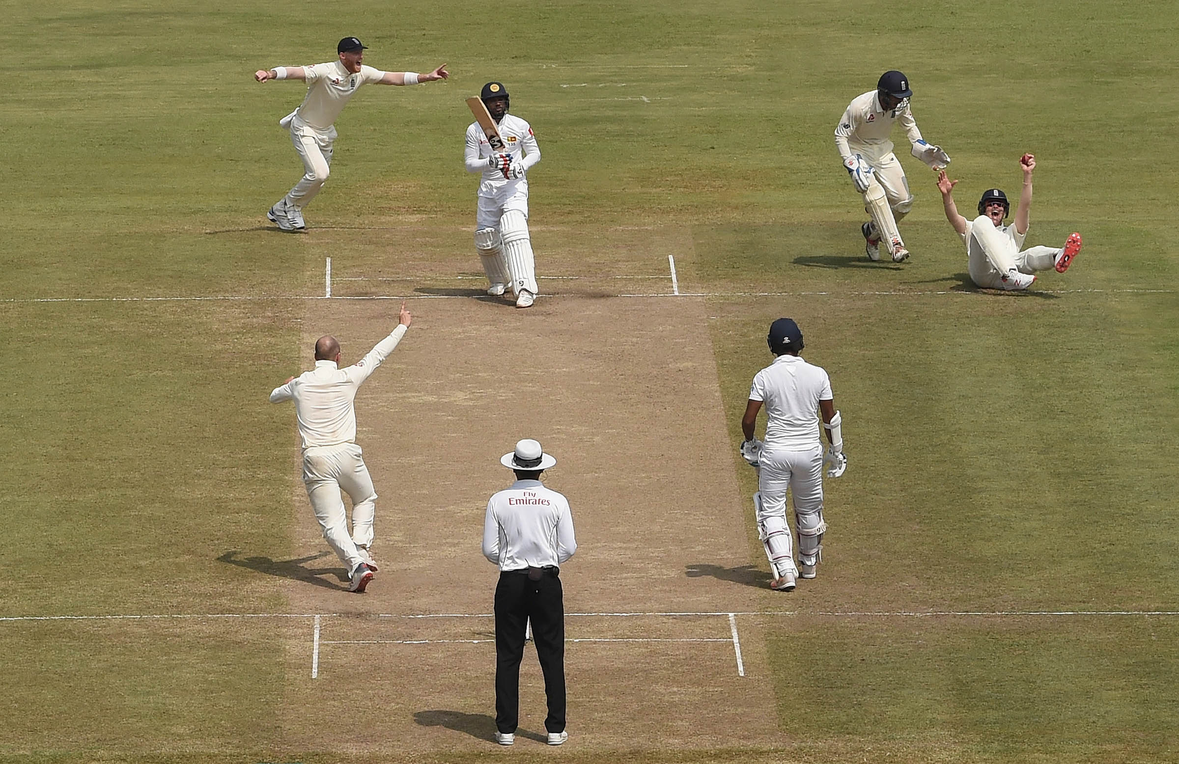England close in on historic win