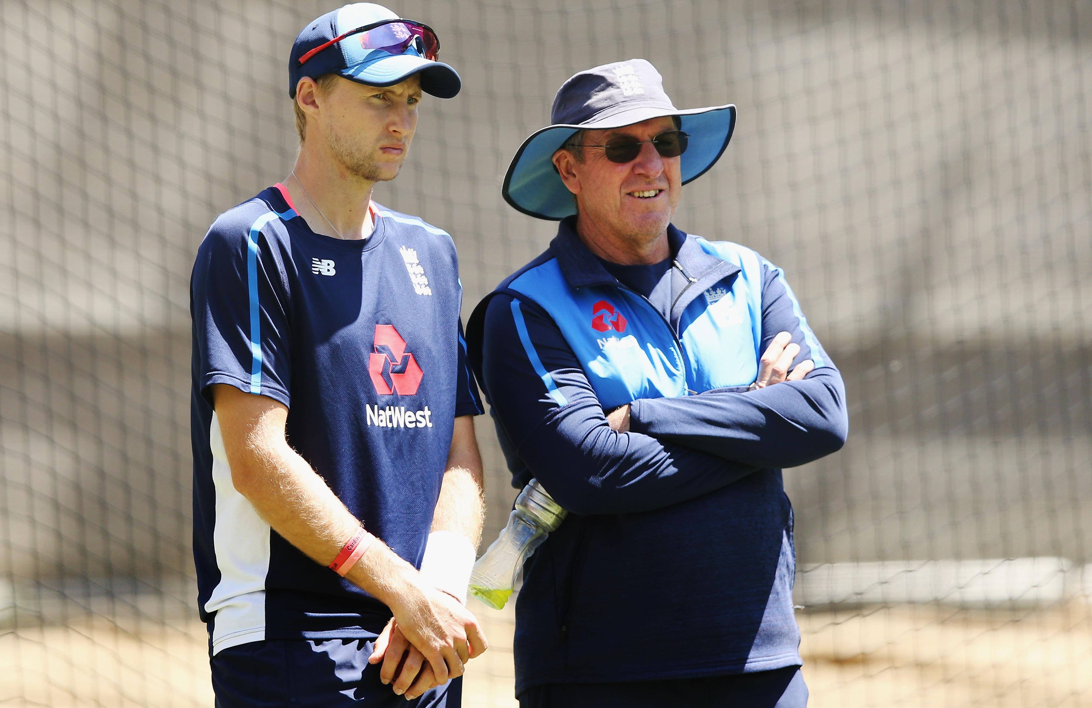 England coach Bayliss to stand down
