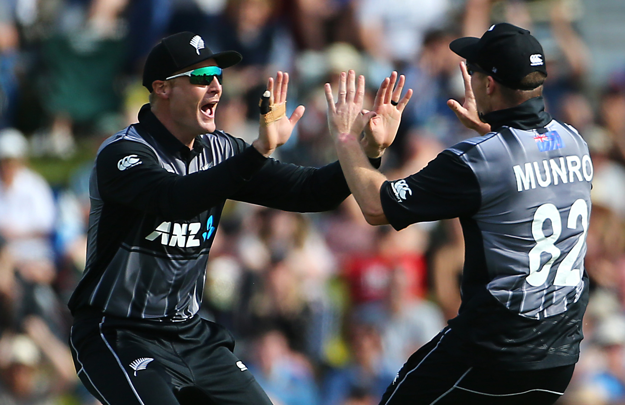 England collapse to hand NZ T20 series lead