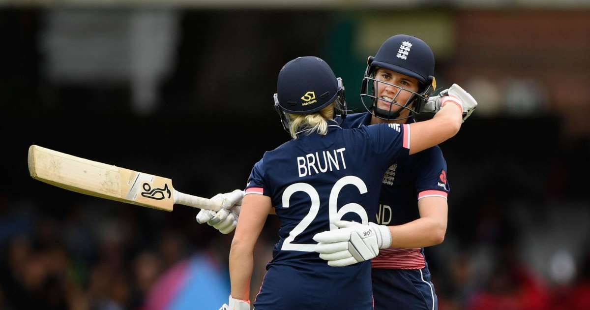 England cricket teammates get engaged