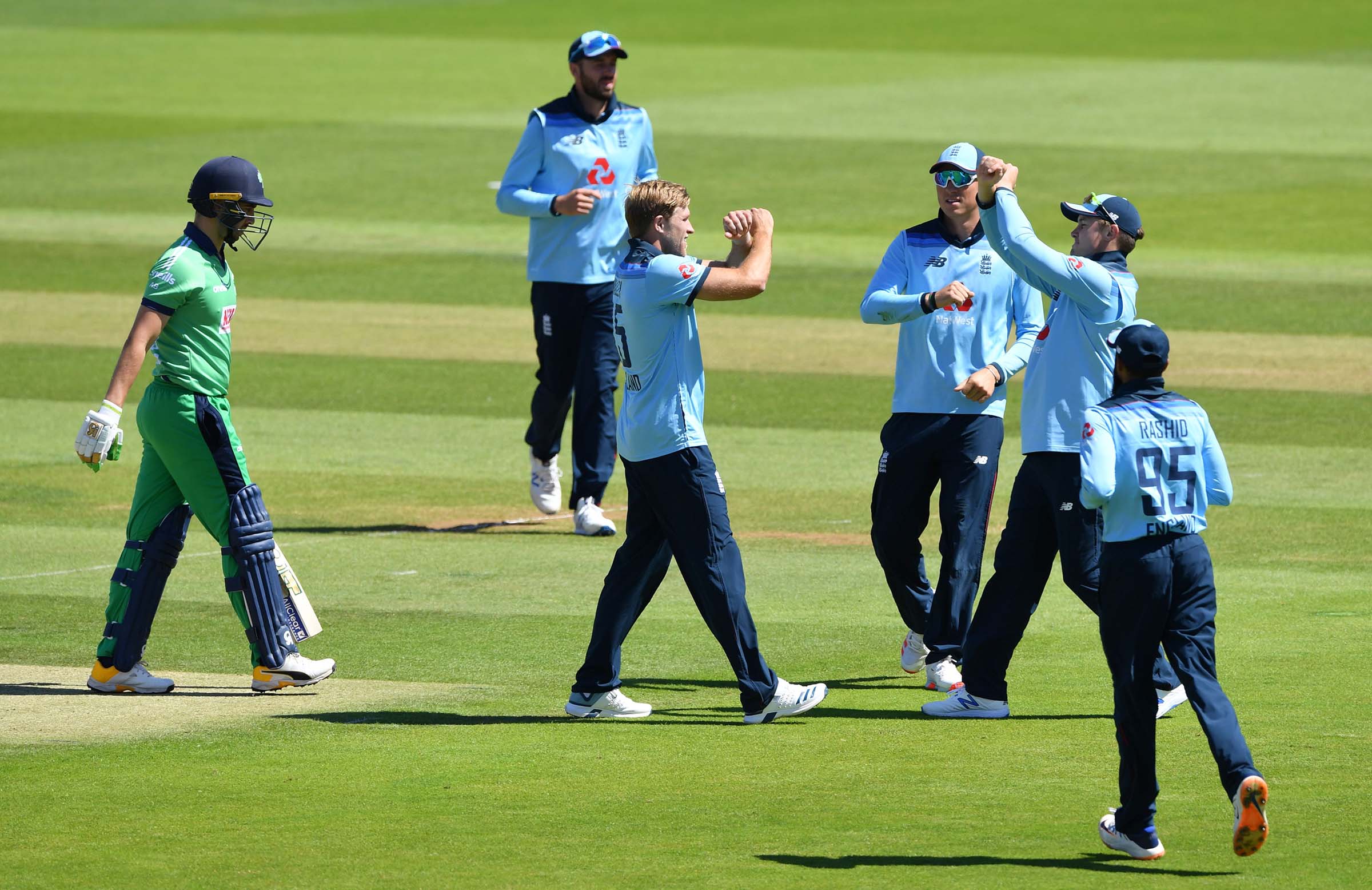 England cruise to first-up win over Ireland
