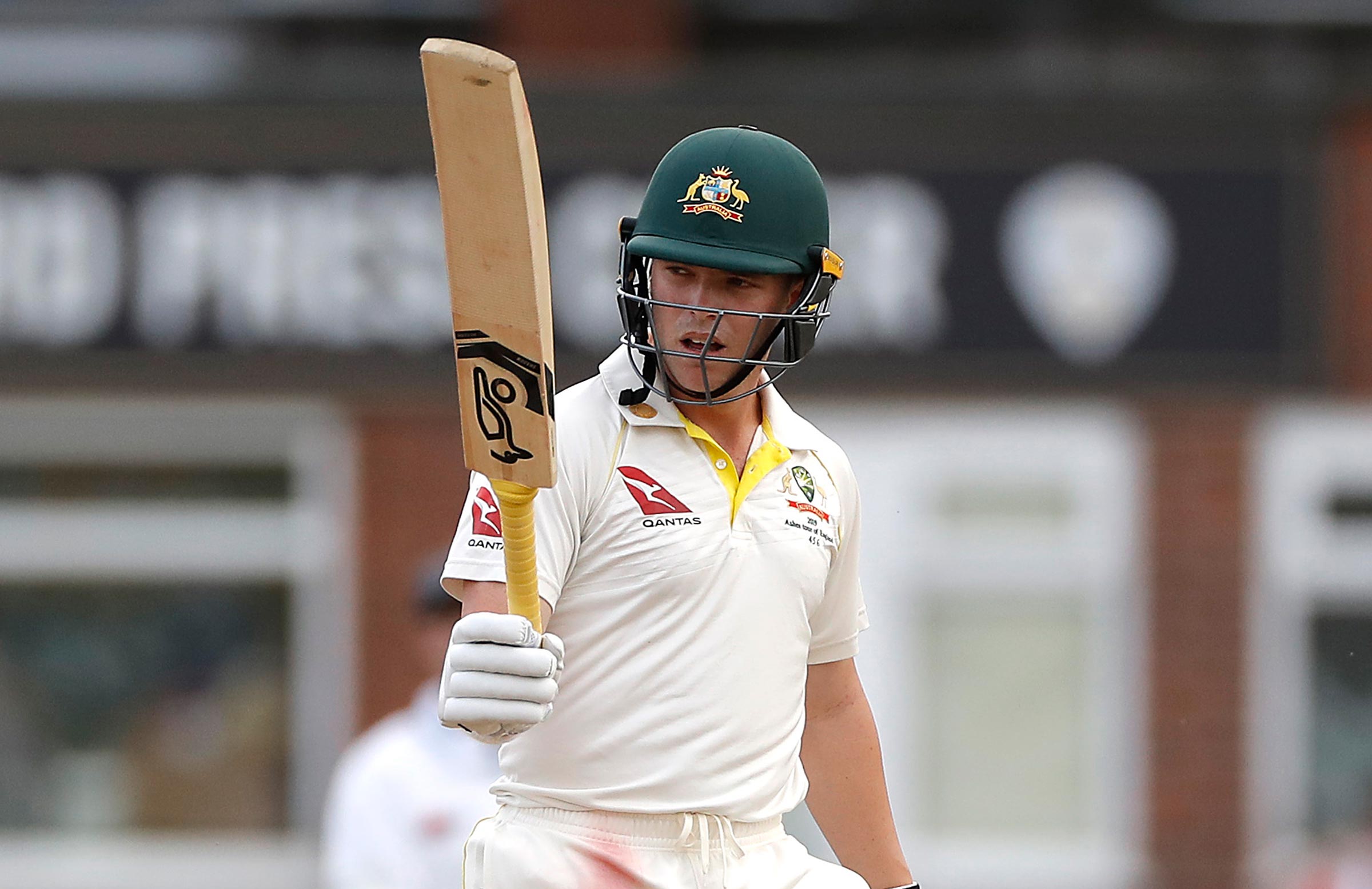 Harris sparkles as Smith makes serene come back to activity
