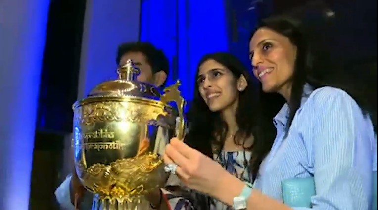 Heartwarming throwback photos show Shloka Mehta break into happy dance with her driver to celebrate Mumbai Indians' IPL victory - Janta Ka Reporter 2.0