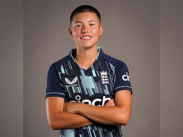 Hobart Hurricanes sign England pacer Issy Wong for eighth season of WBBL