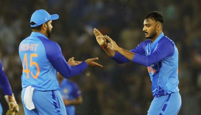 IND vs PAK: Sunil Gavaskar Feels Axar Patel "Will Be A Key Cog In The Wheel Of Rohit Sharma's Ambitions Of Lifting" ICC T20 World Cup 2022 Trophy