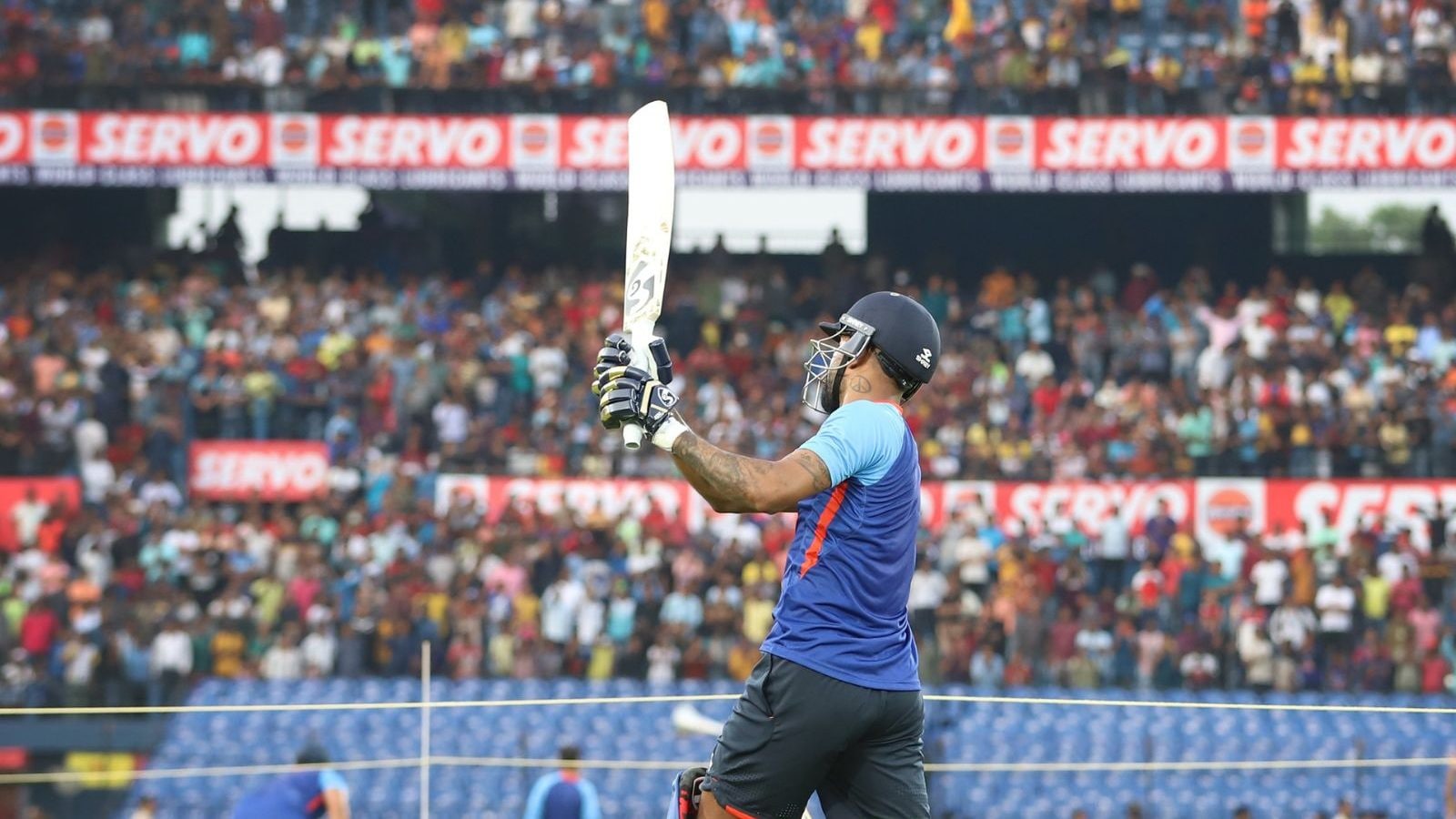 IND vs SA: Crowd at Barabati Stadium Go Carazy as Rishabh Pant, Hardik Pandya Smash Colossal Sixes at Training Session - WATCH