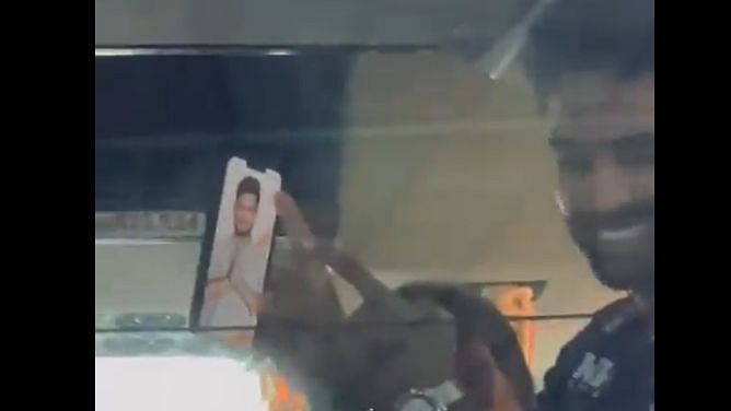 Ind vs SA: Suryakumar shows picture of Sanju Samson from team bus in Kerala as crowd chants local hero's name; watch