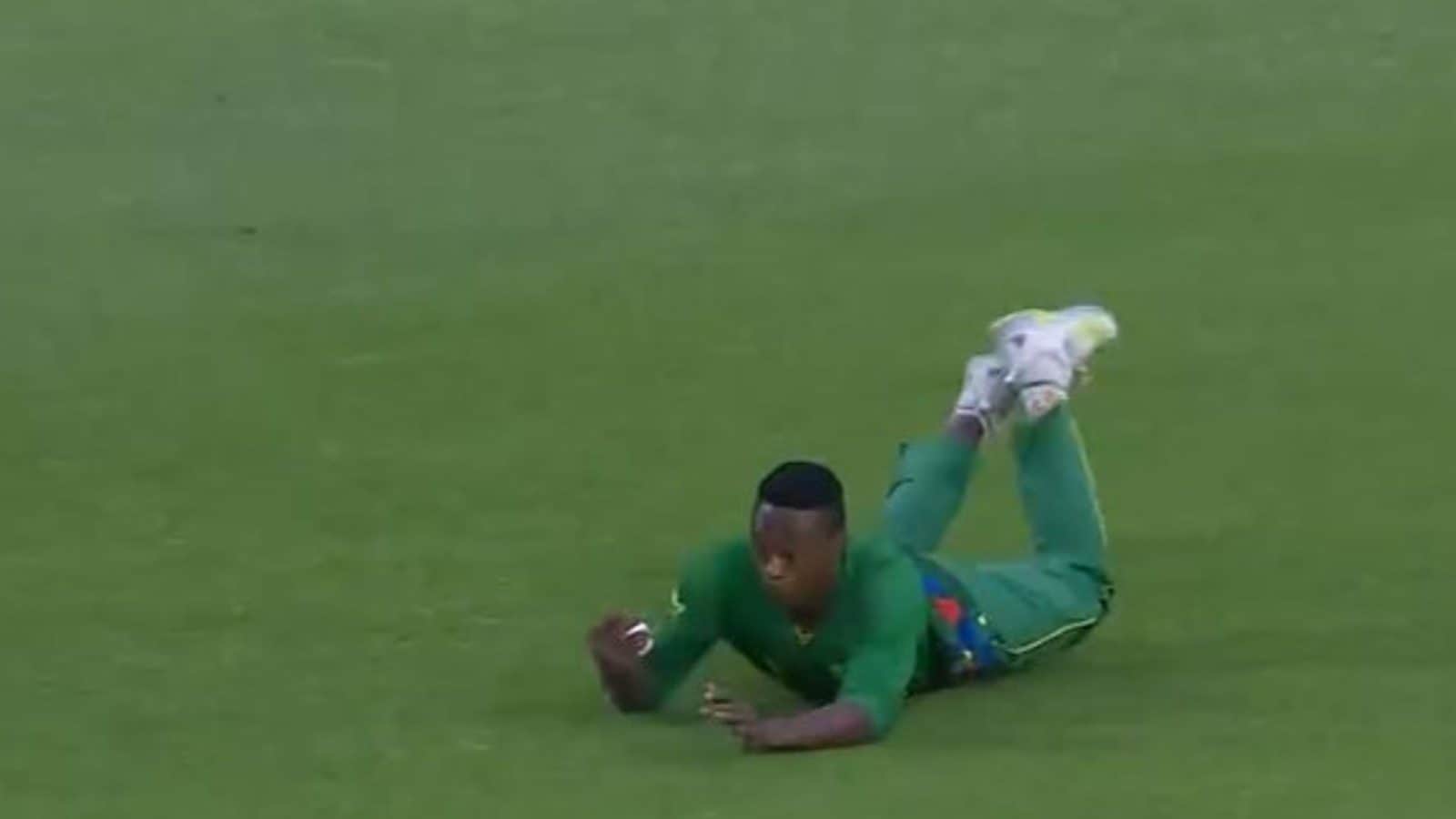 IND vs SA, T20I WC: Kagiso Rabada Takes Stunning Catch to Dismiss Hardik Pandya