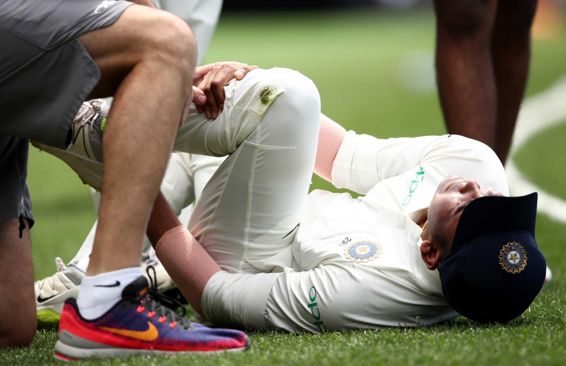 Injured Prithvi Shaw carried off SCG