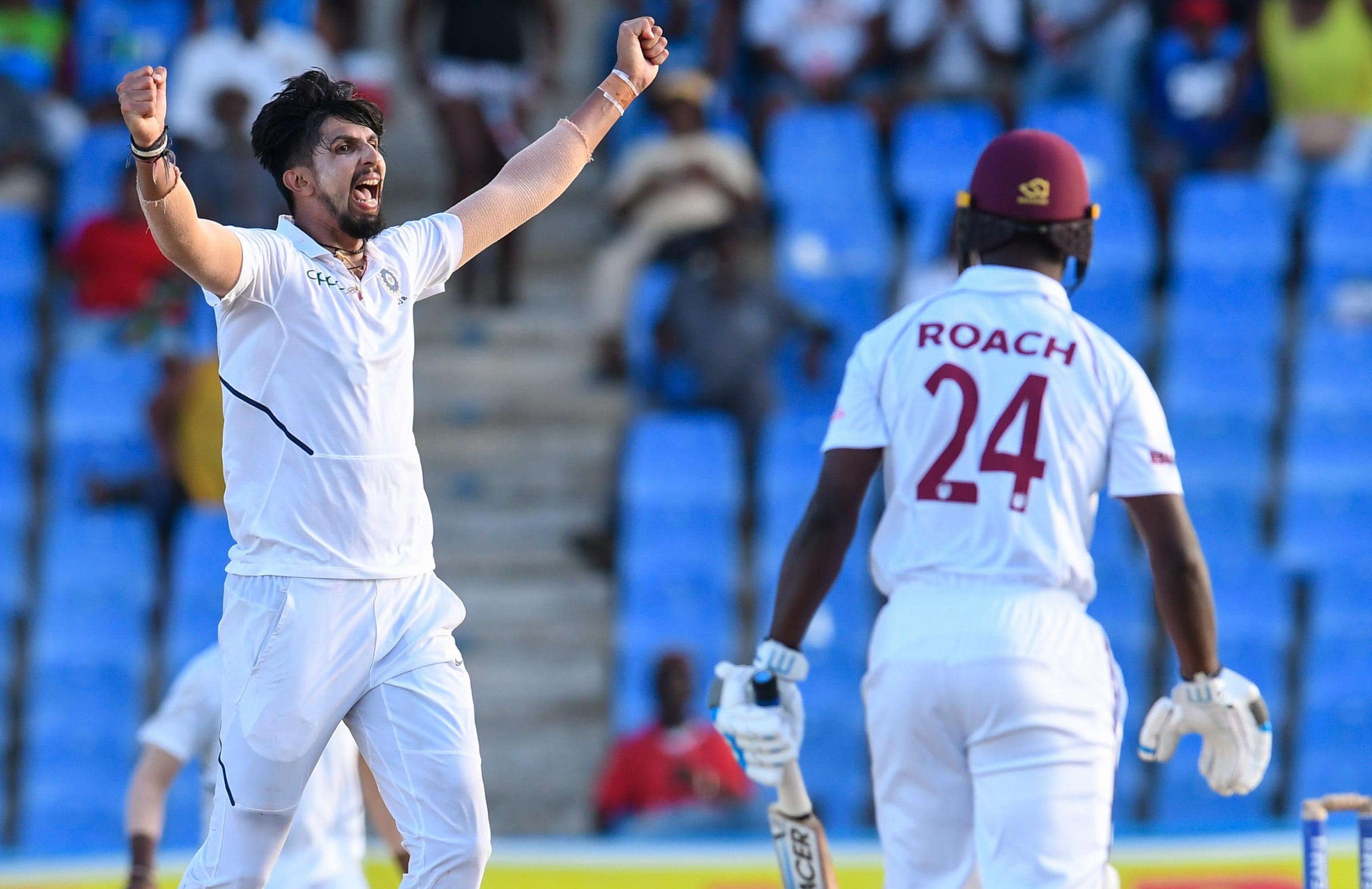 Ishant's late flood gives India the edge