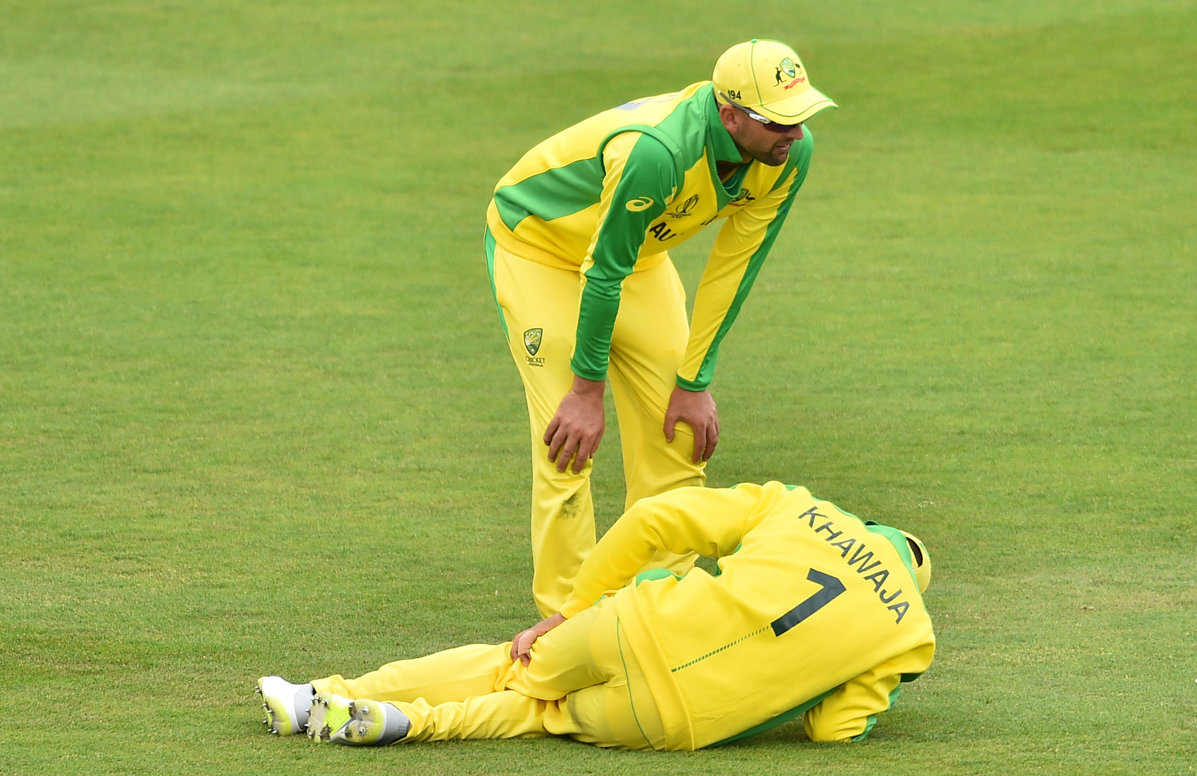 Khawaja suffers warm-up injury scare 