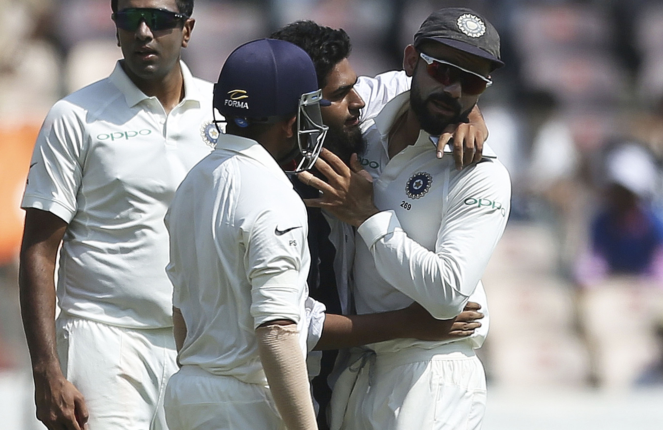 Kohli accosted by pitch invader