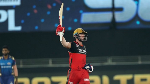 Kohli and De Villiers seal thrilling Super Over win for RCB