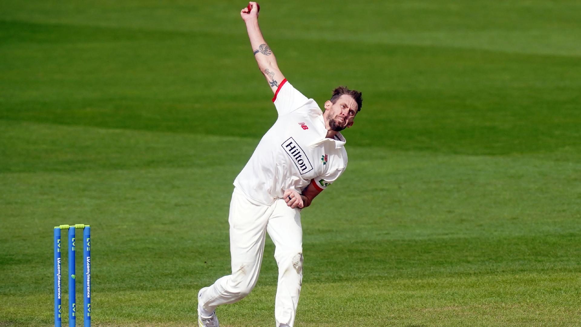 Lancashire waste little time finishing off leaders Surrey