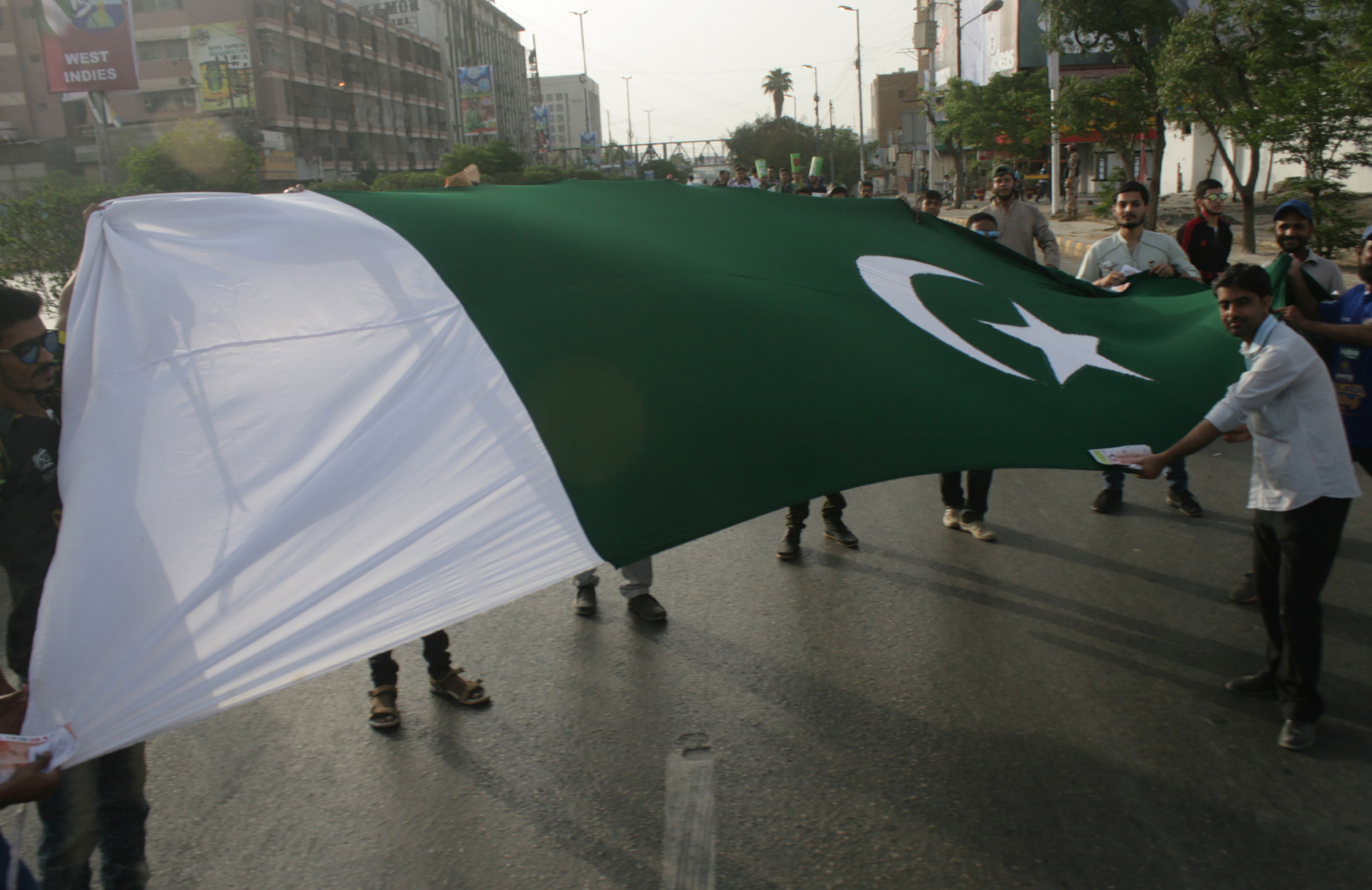 Law gives thumbs up to Pakistan security