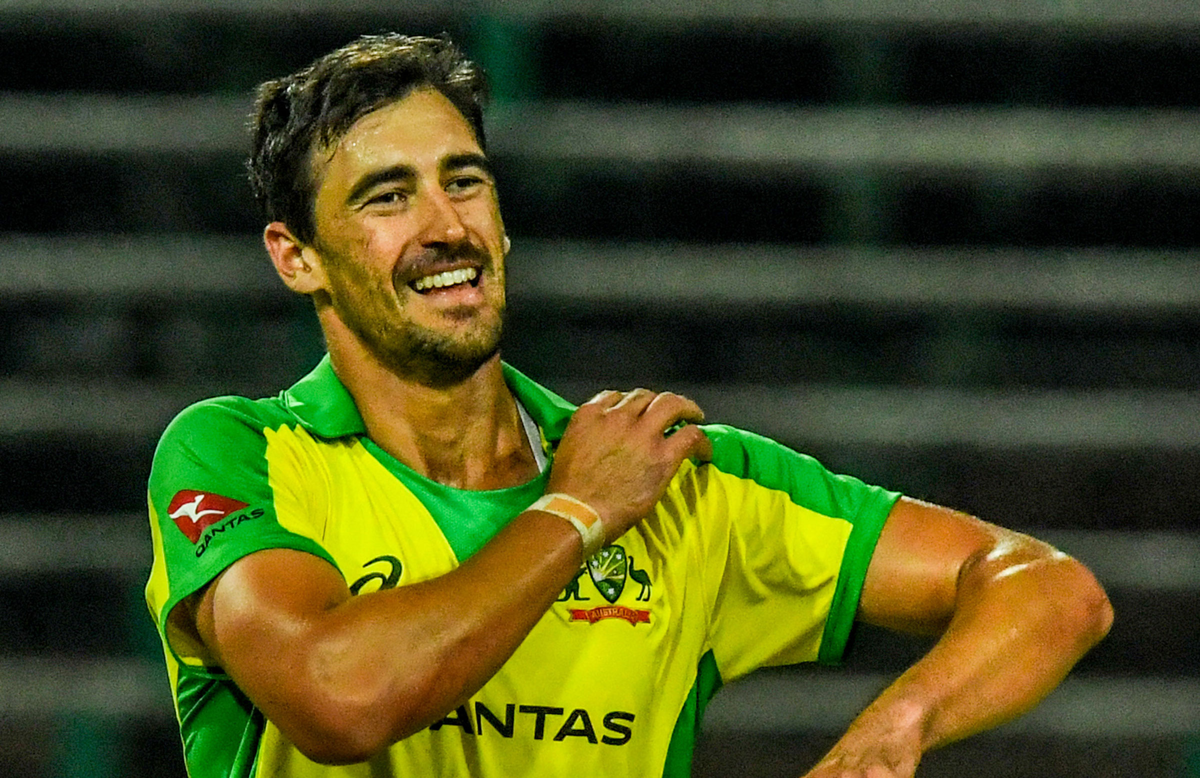 LIVE: Australia set 159 to take out T20 series