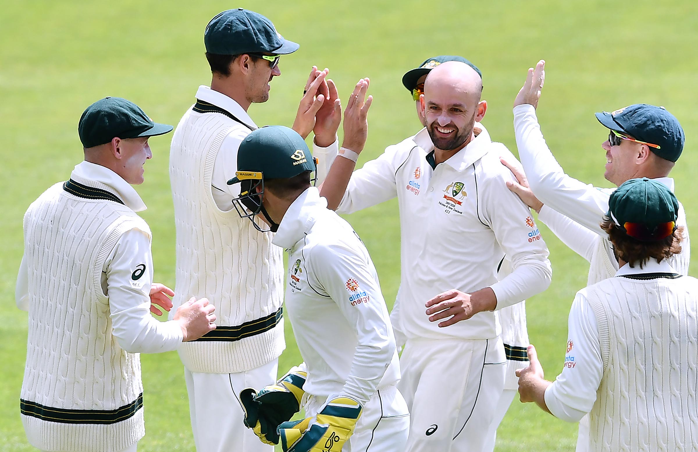 LIVE: Lyon has five, Aussies need two after dinner