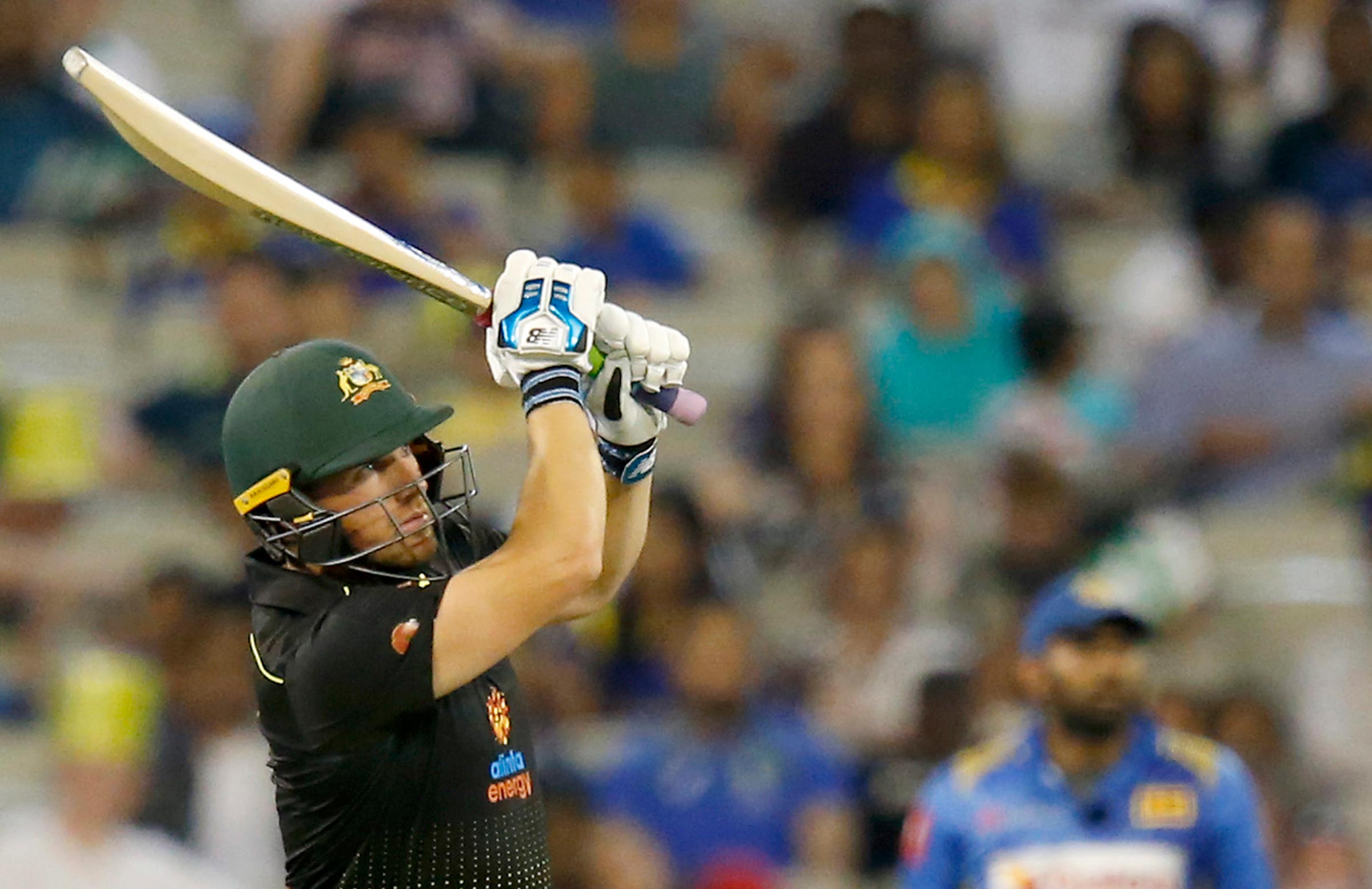 LIVE: Malinga strike keeps SL in the fight