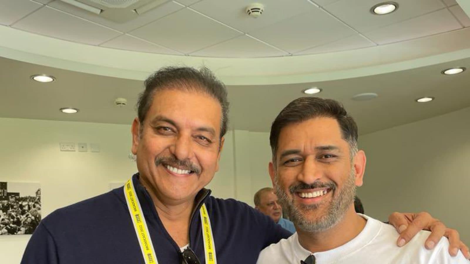 'Looks in Fine Fettle': Ravi Shastri Catches up With Mahendra Singh Dhoni in Nottingham During 3rd T20I