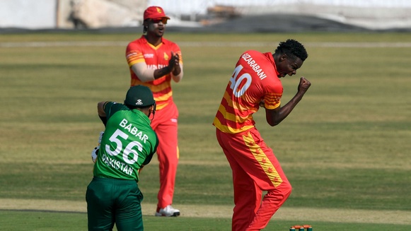 Magical Muzarabani gives Zimbabwe Super Over win over Pakistan