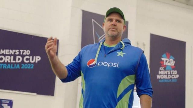 Matthew Hayden delivers inspiring pep talk to Team Pakistan