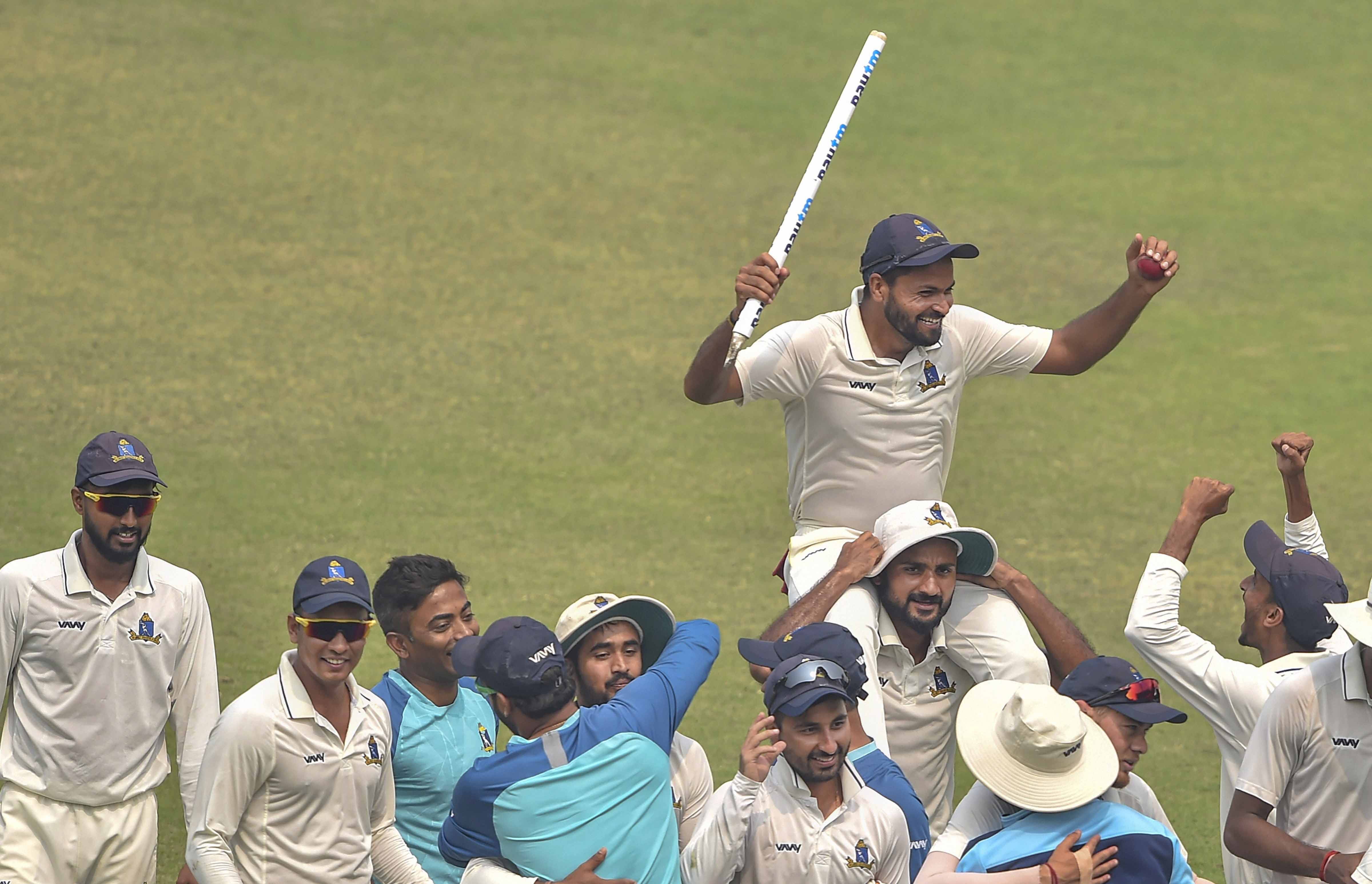 Migrant taxi driver's son, pacer Mukesh Kumar turns hero for Bengal - OrissaPOST
