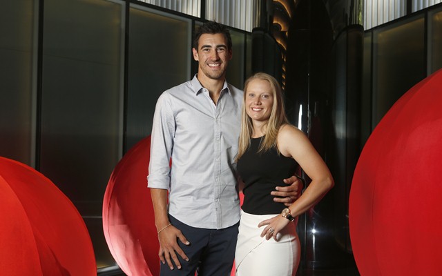 Mitchell Starc celebrates with wife Alyssa Healy as Australia win gold at CWG 2022