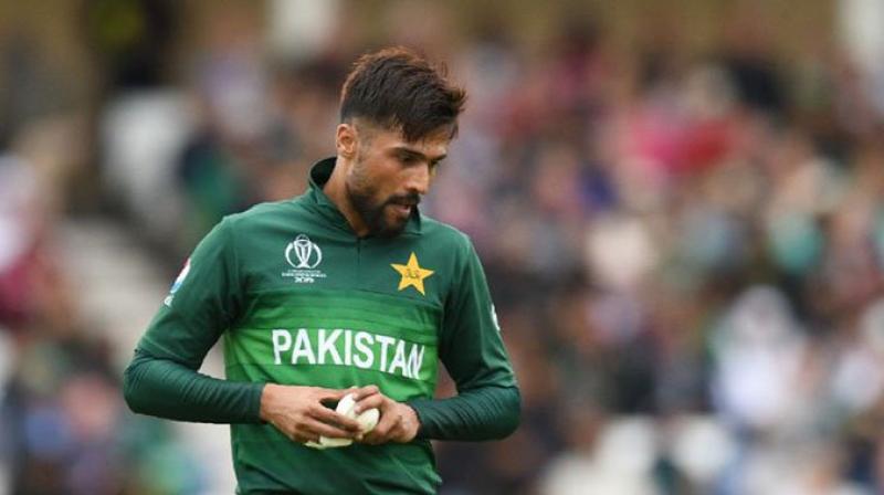 Mohammad Amir likes disputable tweet, flashes international ID gossipy tidbits; check tweet