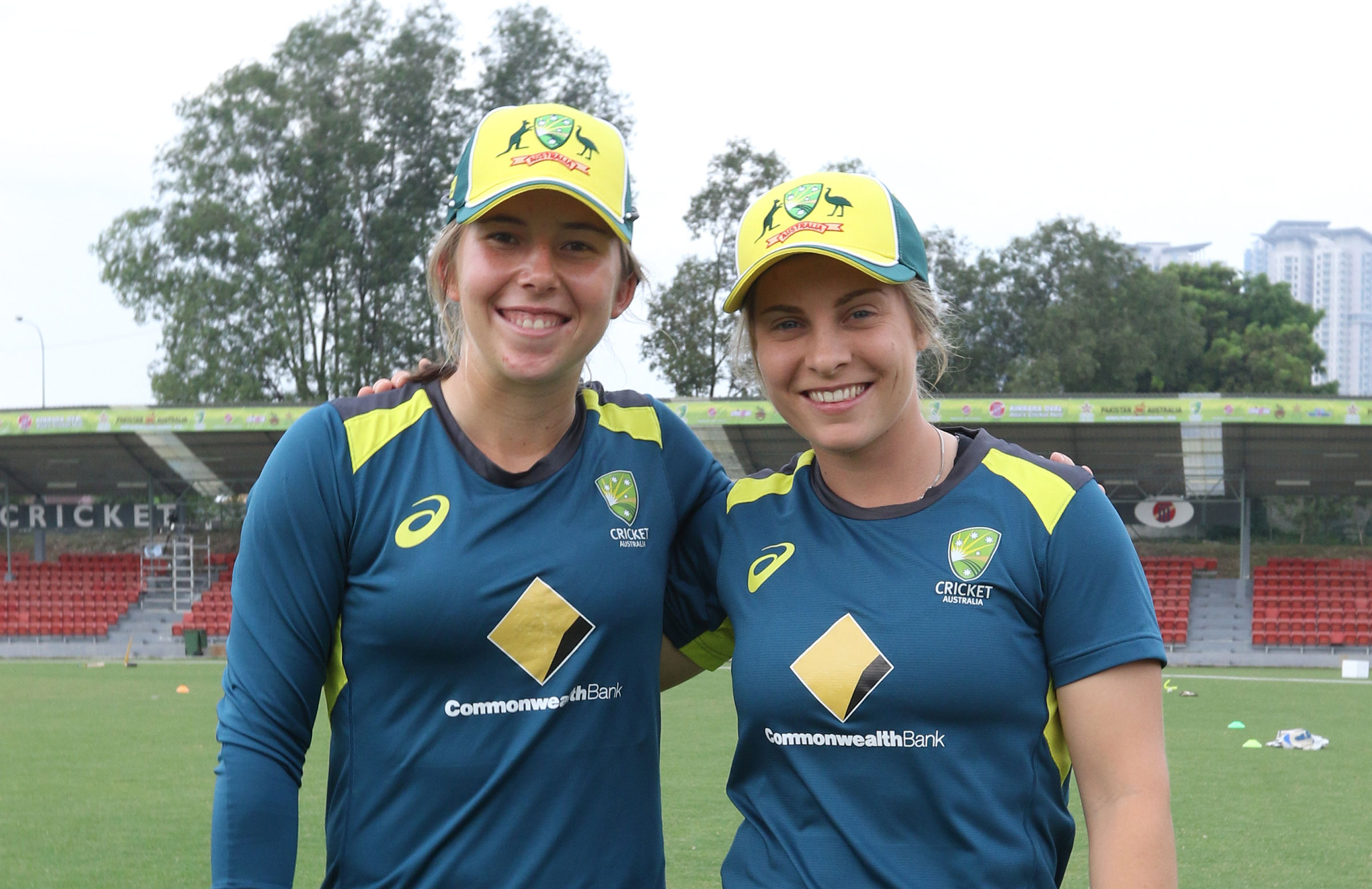 Molineux, Wareham make ODI debuts