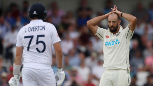 New Zealand still in heavyweight Headingley fight against England, says Daryl Mitchell